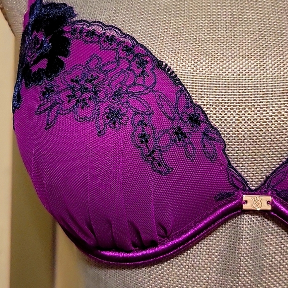 Victoria's Secret embroidered push up bra - Picture 5 of 9